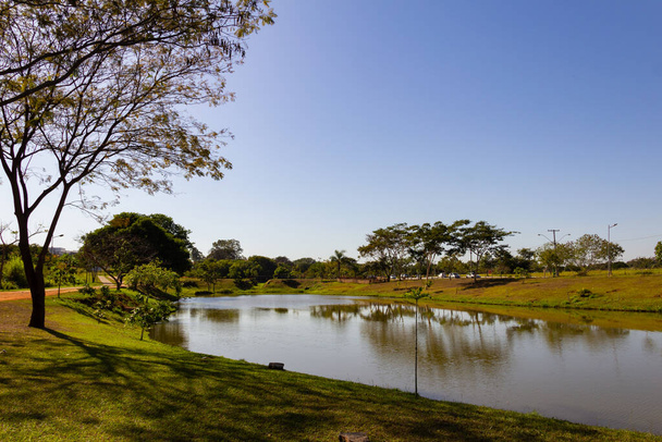  Paisagem. Uma das vistas do Parque Leolidio di Ramos Caiado na cidade de Goiânia. - Foto, Imagem