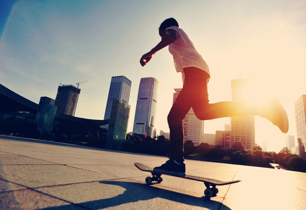 Skateboarder skateboarding - Foto, Bild