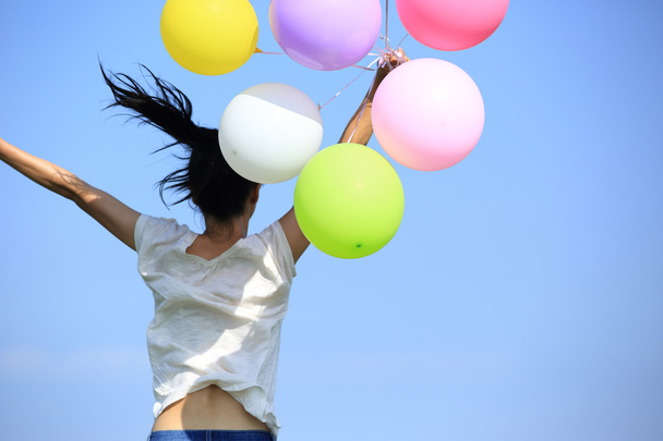 Donna asiatica con palloncini
 - Foto, immagini