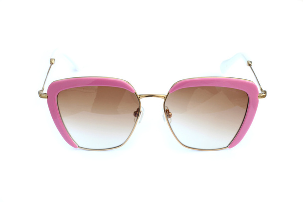 ροζ γυαλιά ηλίου που απομονώνονται σε λευκό φόντο - Φωτογραφία, εικόνα