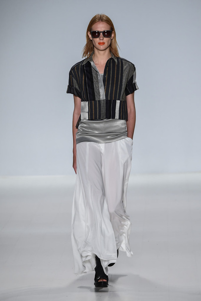 Model walks the runway at Richard Chai Love during Mercedes-Benz Fashion Week - Foto, imagen