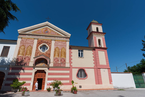 Jest to jeden z najważniejszych klasztorów w Teano, również dlatego, że wewnątrz budynku znajdują się szczątki świętego, który jest Coopatrona Teano, a także patrona Florencji. - Zdjęcie, obraz