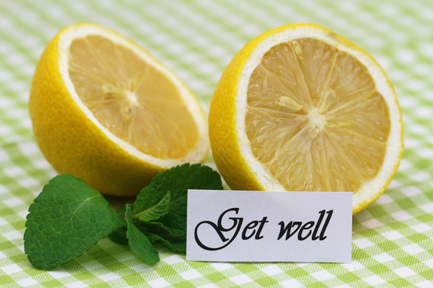 Obter cartão bem com metades de limão e folhas de hortelã
 - Foto, Imagem