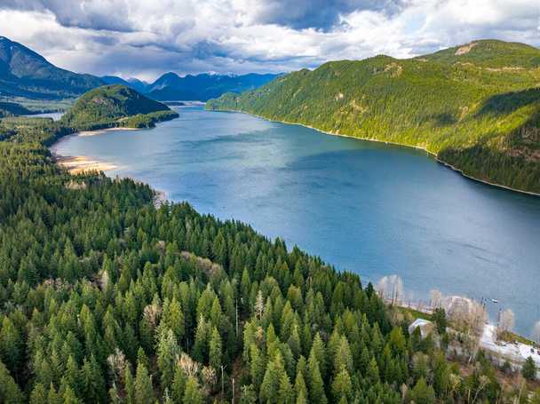 An aerial shot of a lake Stave surrounded by wild landscape in the daytime in British Columbia, Canada. - Valokuva, kuva