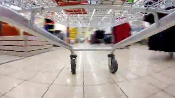 Loco velocidad rápida de la carretilla del supermercado - Imágenes, Vídeo