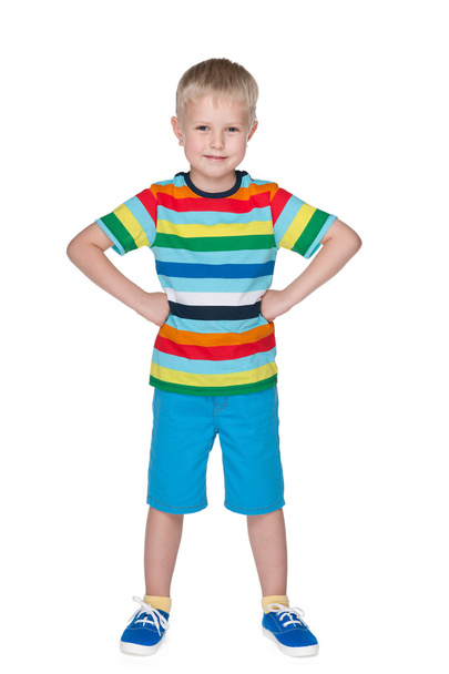 Усміхнений маленький хлопчик у смугастій сорочці
 - Фото, зображення