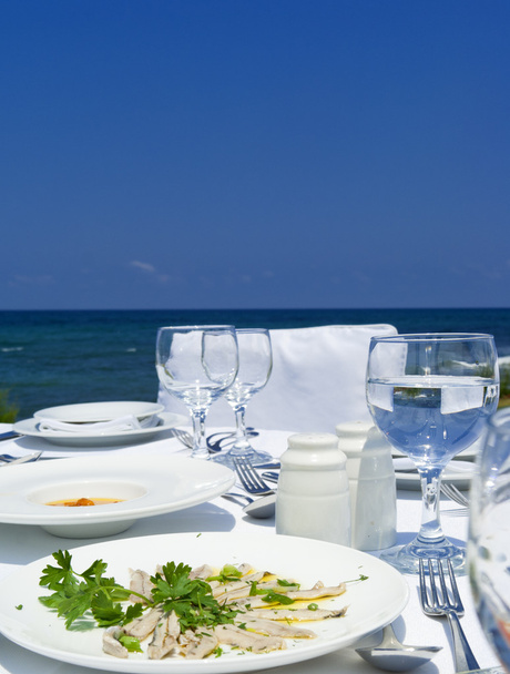 Almuerzo gourme en la orilla mediterránea
 - Foto, imagen