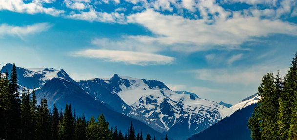 Προβολές κατά μήκος του δρόμου HWY 1 Glacier National Park British Columbia Canada - Φωτογραφία, εικόνα