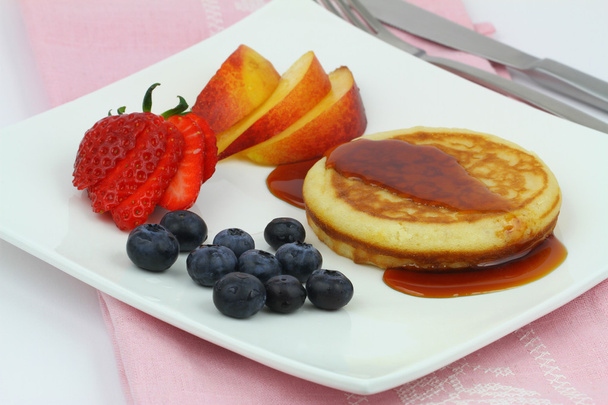 American pancake with fruits - Photo, image