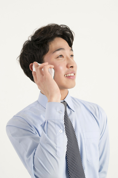 Asya işadamı bir akıllı telefon gösterilen - Fotoğraf, Görsel