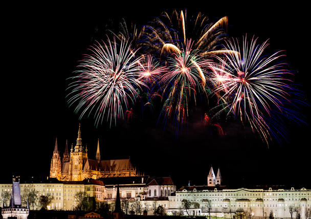 Fuochi d'artificio sul Castello di Praga
 - Foto, immagini