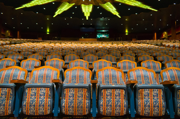 Красивый вид на элегантный традиционный зал театра
 - Фото, изображение