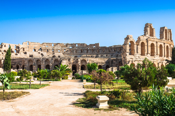 Tunisia. El Jem (ancient Thysdrus). Ruins of the largest colosse - 写真・画像
