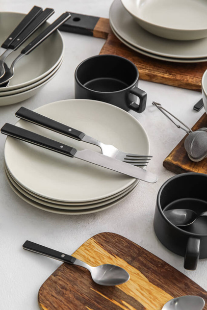 Clean dinnerware on light table - Foto, immagini