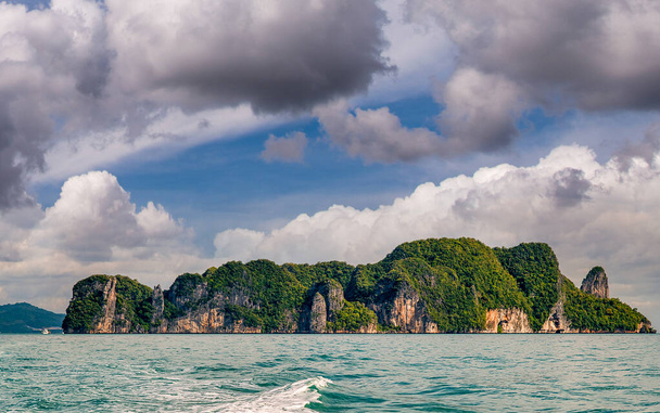 Panoramatický výhled na Hong Island z moře, Thajsko. - Fotografie, Obrázek