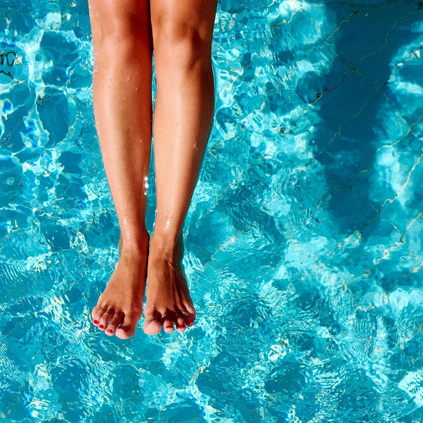 A closeup shot of beautiful female legs at the swimming pool - Foto, afbeelding