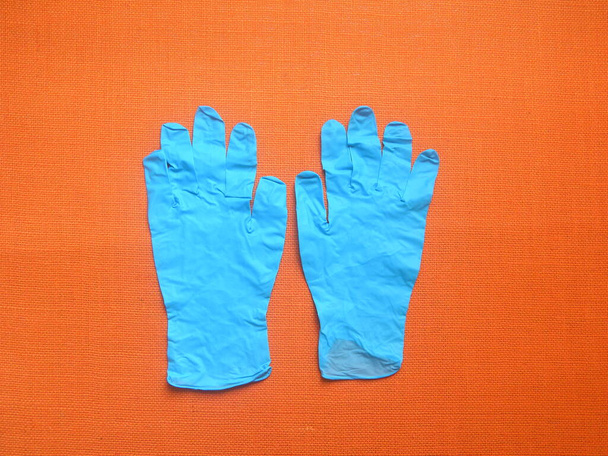 Mavi renk tek kullanımlık tıbbi eldiven - Fotoğraf, Görsel