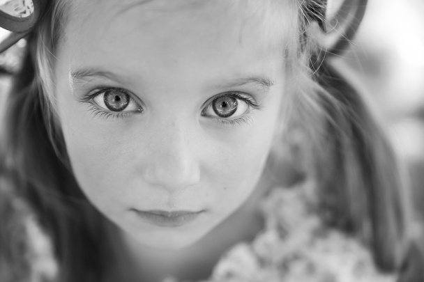 Portrait of a sad liitle girl - Fotó, kép