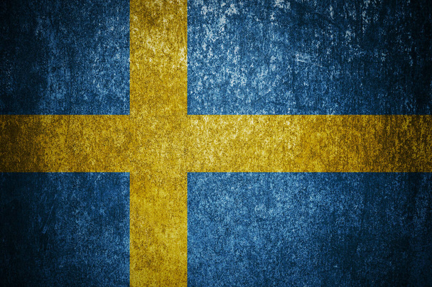 Zbliżenie grunge szwedzkiej flagi. Brudna flaga Szwecji na metalowej powierzchni. - Zdjęcie, obraz