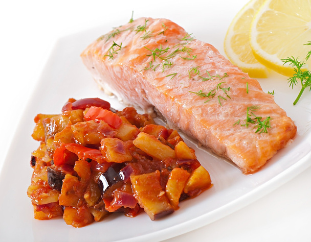 Baked salmon with vegetables - Photo, Image