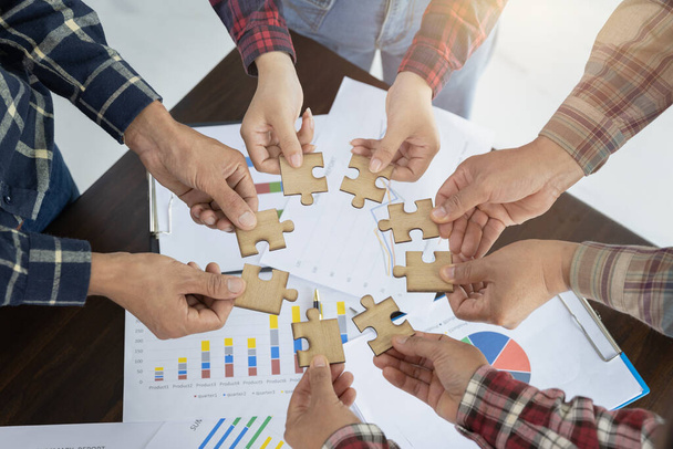 A group of business people assemble jigsaw puzzles, the concept of cooperation, Business teamwork concept, people join for the success of business cooperation. - Foto, afbeelding