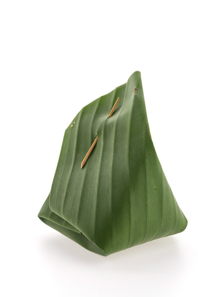 Banana folha embalagem de arroz pegajoso
 - Foto, Imagem