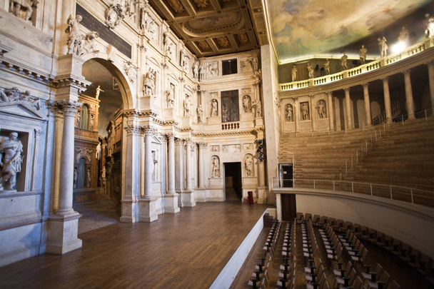 Театр Olympico, Vicenca, знаменитий cealing картини та sculpure - Фото, зображення