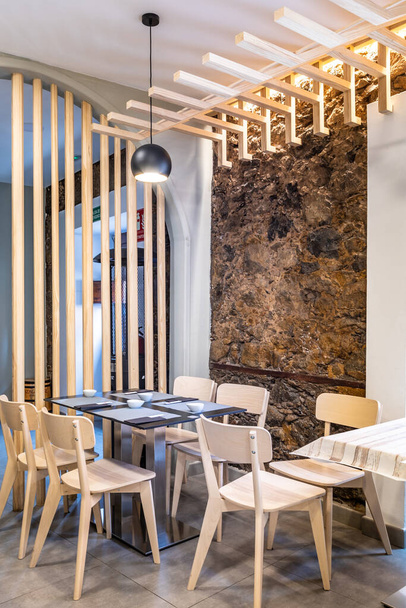 A vertical shot of an interior of a restaurant with contemporary design - Foto, Bild