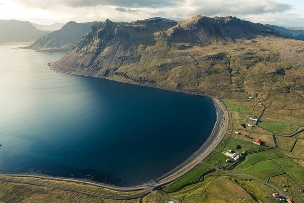 В отдаленном местечке на севере Исландии недалеко от города Йогур - Фото, изображение