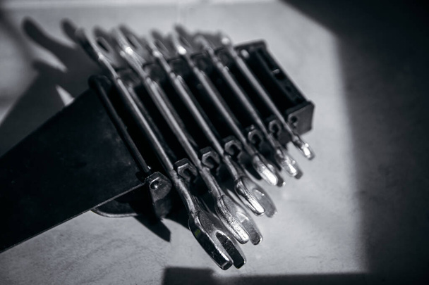 A closeup grayscale shot of wrenches or spanners of different sizes - Фото, изображение