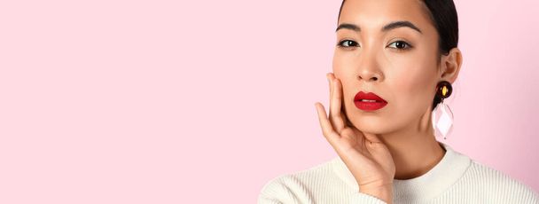 Fashionable young Asian woman on pink background with space for text - Foto, Bild