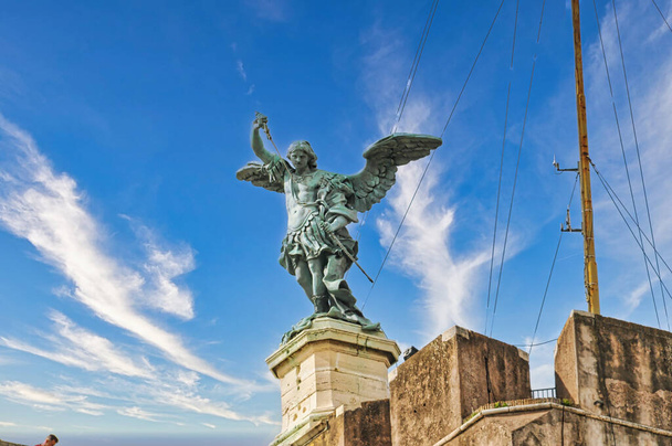 歴史的建造物や彫像を持つローマ市,イタリアヨーロッパ - 写真・画像
