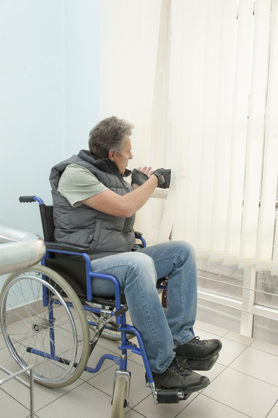 Человек на инвалидной коляске
 - Фото, изображение