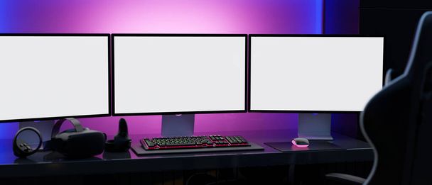 Configuración moderna del escritorio de la computadora del jugador con luces RGB en el fondo, maqueta moderna de la computadora de escritorio 3, teclado del juego, gafas VR en la mesa y una silla del jugador. representación 3d, ilustración 3d - Foto, imagen