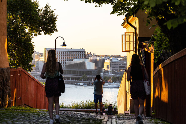 Stockholm, Sweden People on the Monteliusvagen walkway overlooking the city. - Fotoğraf, Görsel