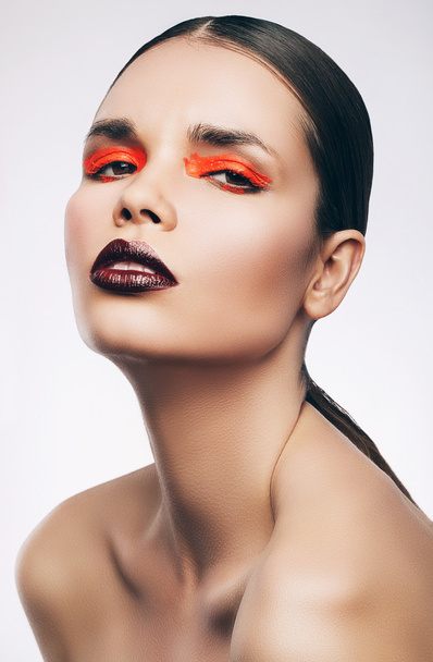 brunette woman with orange eyelids - Valokuva, kuva