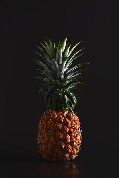 Pineapple fruit tastes good on a black background.Silhouette style - Foto, Imagen