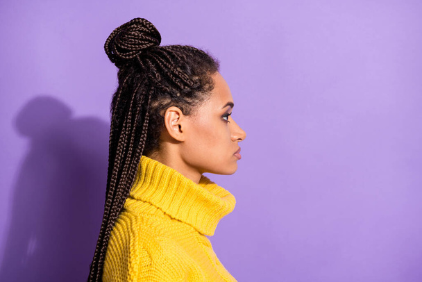 Profile photo of strict brunette lady wear yellow sweater isolated on purple background. - Foto, Imagen