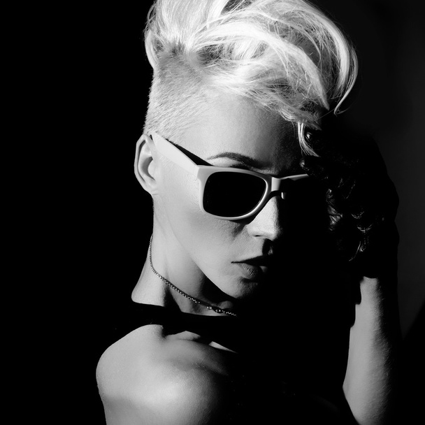 Glamorous blonde punk fashion style black and white photo - Zdjęcie, obraz
