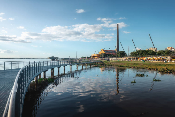 Gasometro Power Plant (Usina do Gasometro) y Moacyr Scliar Park y - New Guaiba Revitalized Waterfront (Orla do Guaiba) - Porto Alegre, Rio Grande do Sul, Brasil - Foto, Imagen