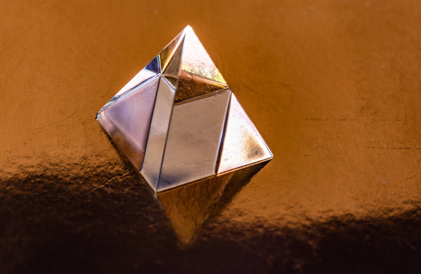Crystal pyramidi säteet tausta - Valokuva, kuva