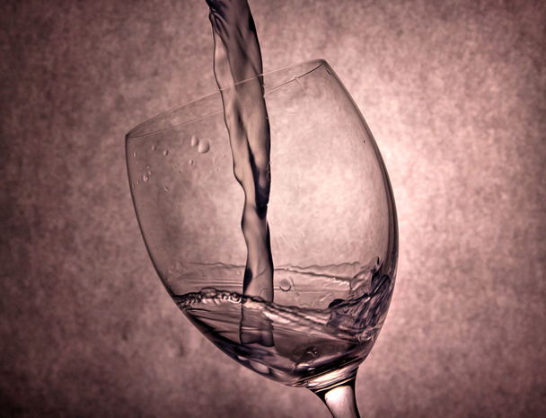 Water Pouring to Vine Glass - Fotoğraf, Görsel