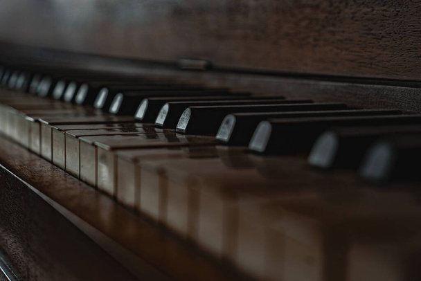 The brown keys of a wooden piano - Valokuva, kuva