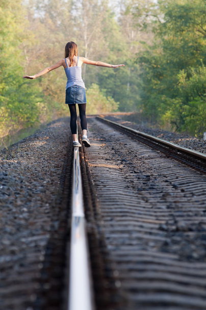 Adolescente chica en rail
 - Foto, imagen