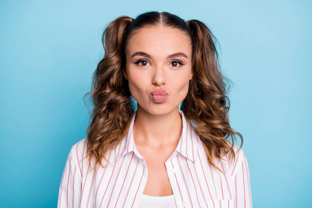Close-up portrait of attractive brown-haired girl sending you air kiss amour isolated over bright blue color background. - Foto, immagini