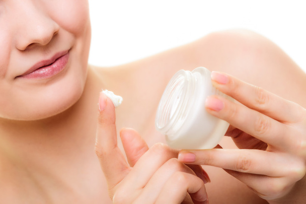 Woman applying moisturizing cream - Foto, afbeelding
