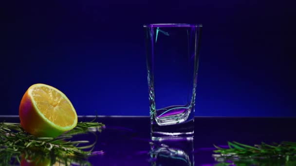 Blue background with a drink . Stock clip . A bright background on which tarragon is poured and a lemon with a fir branch lies next to it. High quality 4k footage - Footage, Video