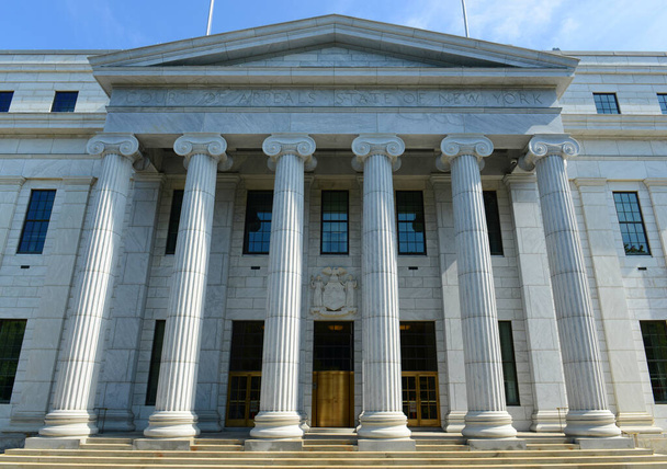 Le bâtiment de la Cour d'appel de New York a été construit avec le style néo-grec en 1842 dans le centre-ville d'Albany, État de New York NY, États-Unis. - Photo, image
