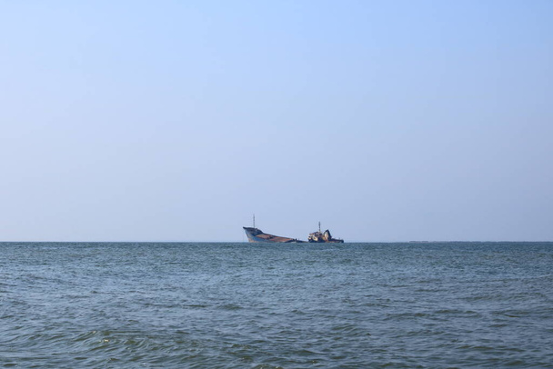 Dunaj delta v Rumunsku nad potopenou lodí, vrak Turgut S v Sulině - Fotografie, Obrázek