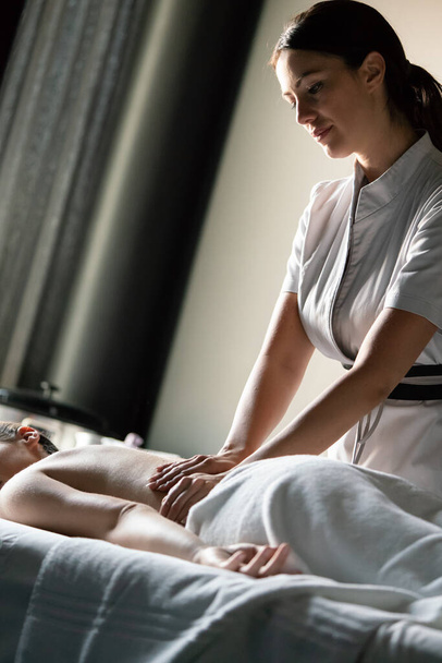 Young beautiful woman having massage in beauty salon - Foto, imagen